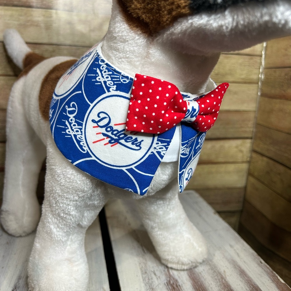 DODGERS Dog Collar Bow Tie Size Medium - Picture 1 of 4
